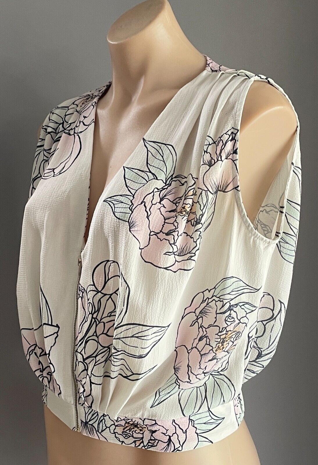 THE CHERRY SHOP White & Pastel Floral Top Size 10 Zip Front Cropped Sleeveless