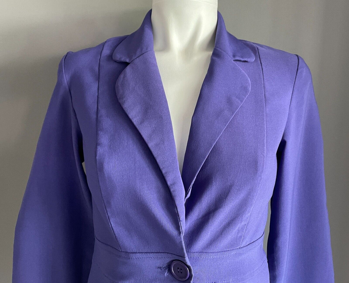 PURPLE JACKET Tailored Fit Long Sleeves Size 6 Collar Stretch Fabric