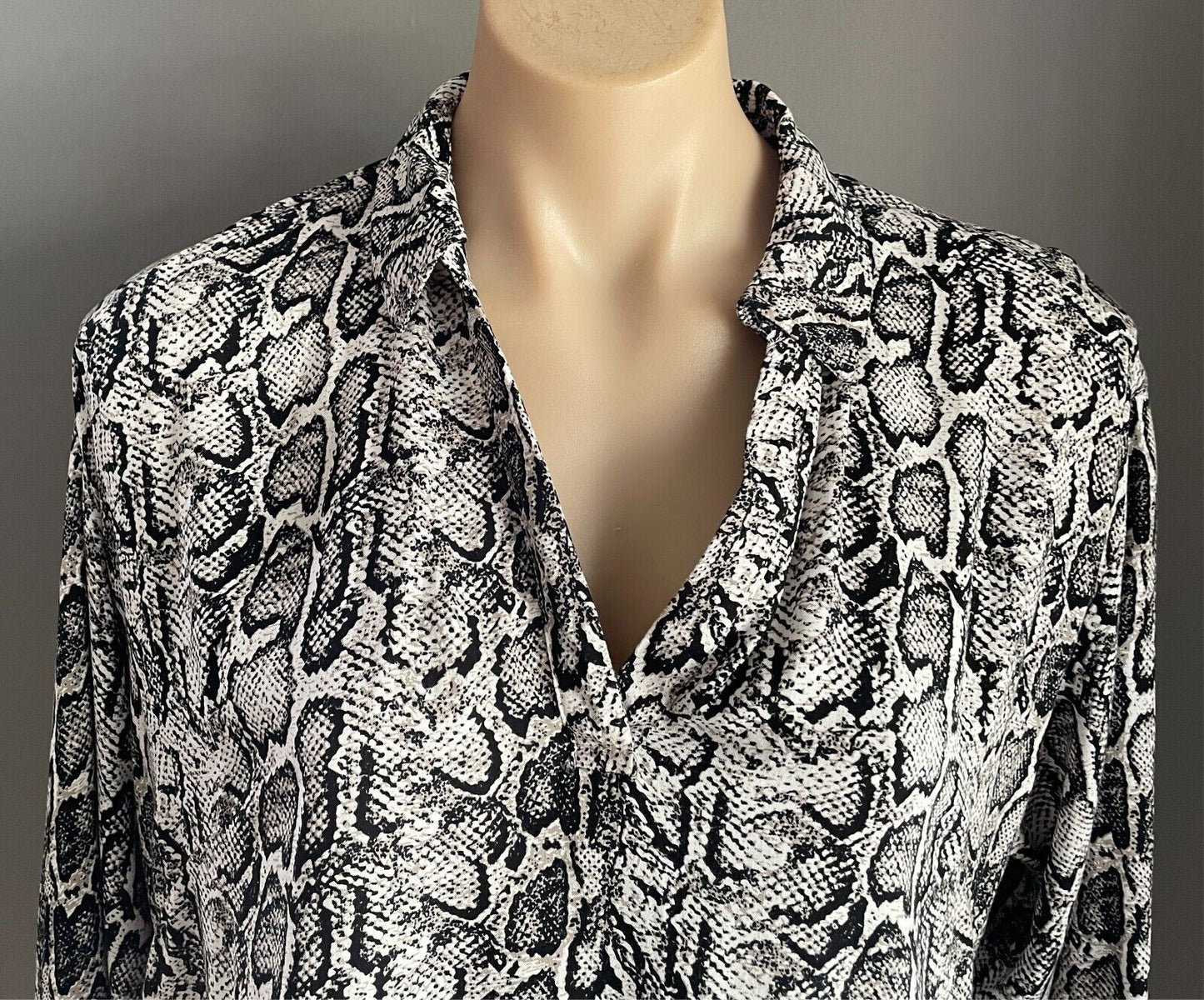 YOURBAN Shift Dress Black White Grey Taupe Python Snake Print Size M  Collar