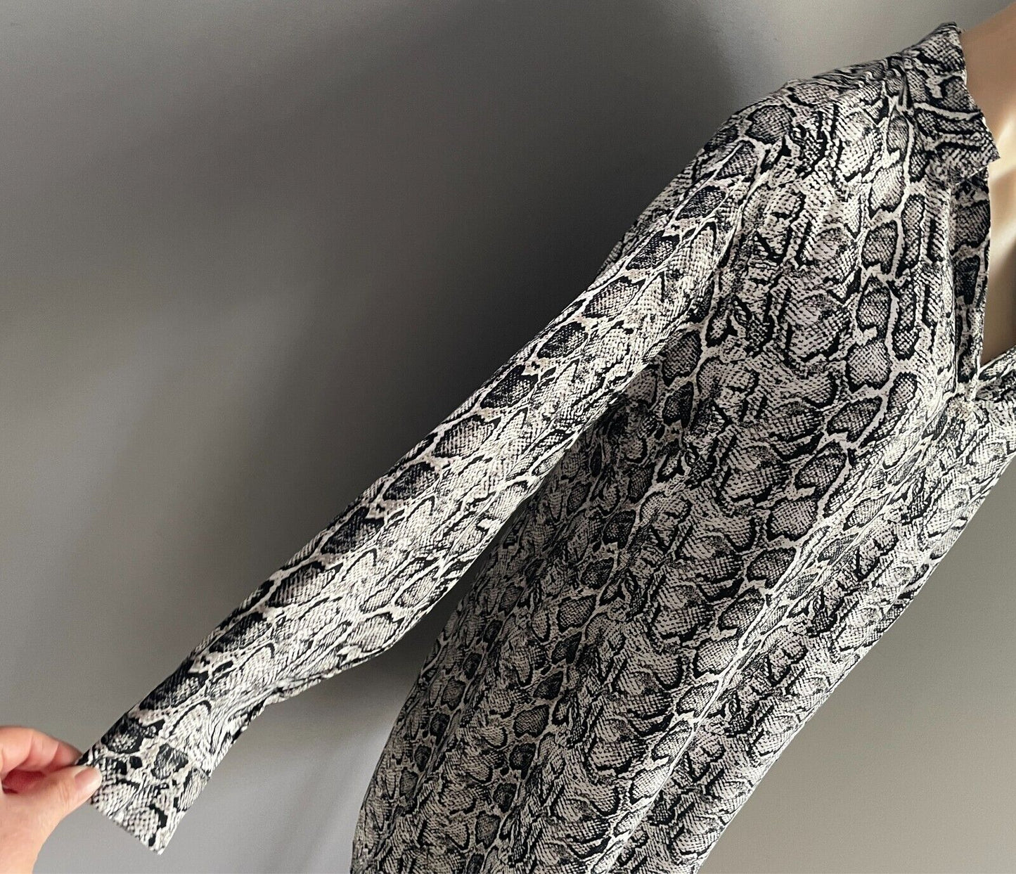 YOURBAN Shift Dress Black White Grey Taupe Python Snake Print Size M  Collar