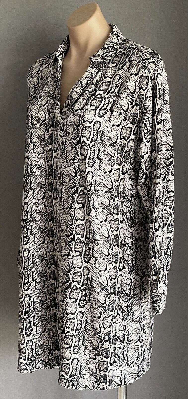 YOURBAN Shift Dress Black White Grey Taupe Python Snake Print Size M  Collar