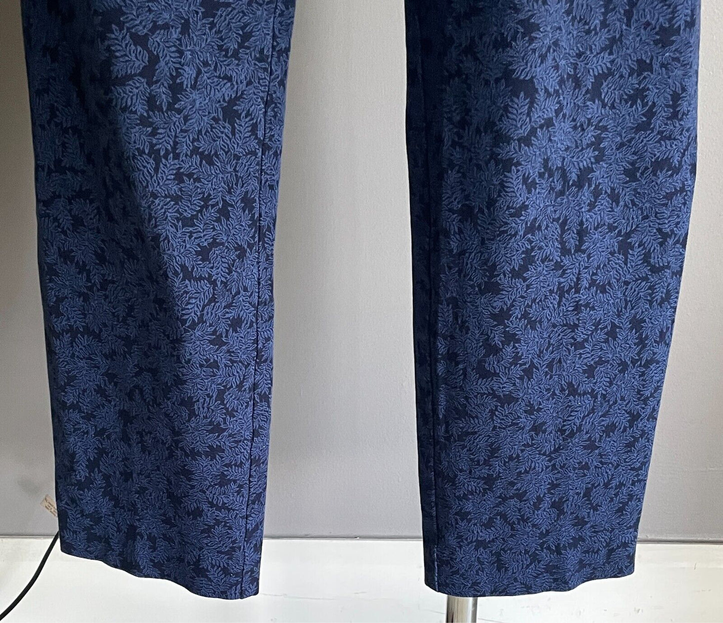 SPORTSCRAFT "Dallas" Print Pants Navy & Blue Leaf Print Size 14 Tailored Fit