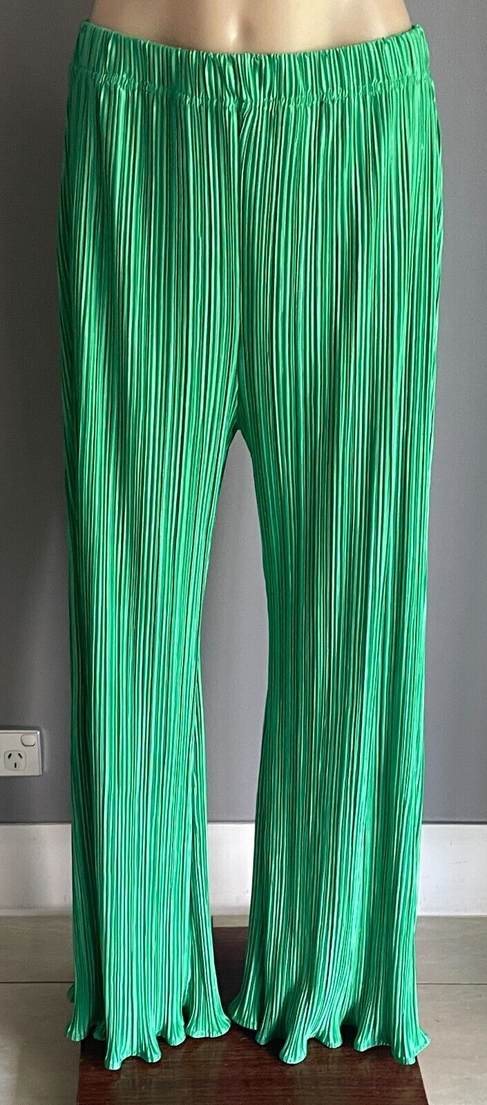 YH & Co 2 Piece Green Plisse Set Shirt Size 12 L & Pants Size 14 XL Relaxed NEW
