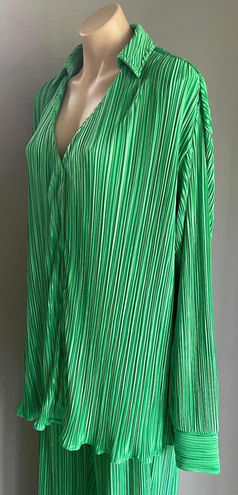 YH & Co 2 Piece Green Plisse Set Shirt Size 12 L & Pants Size 14 XL Relaxed NEW