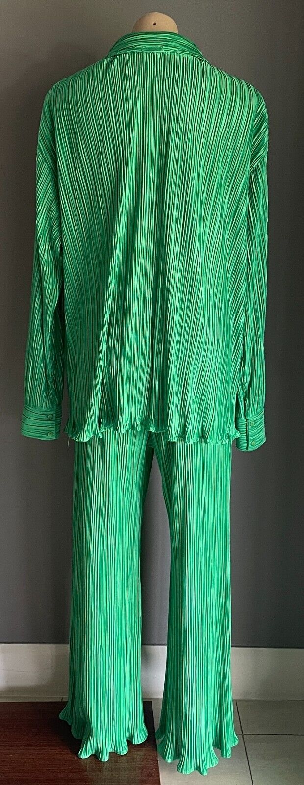 YH & Co 2 Piece Green Plisse Set Shirt Size 12 L & Pants Size 14 XL Relaxed NEW