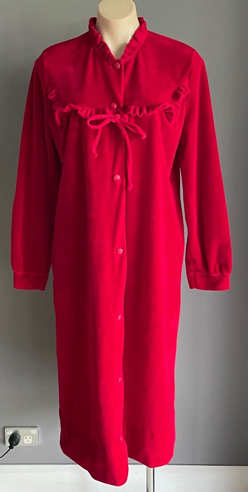 Vintage LE CHARME Dressing Gown Red Velour Long Sleeve Size 18 House Coat Robe