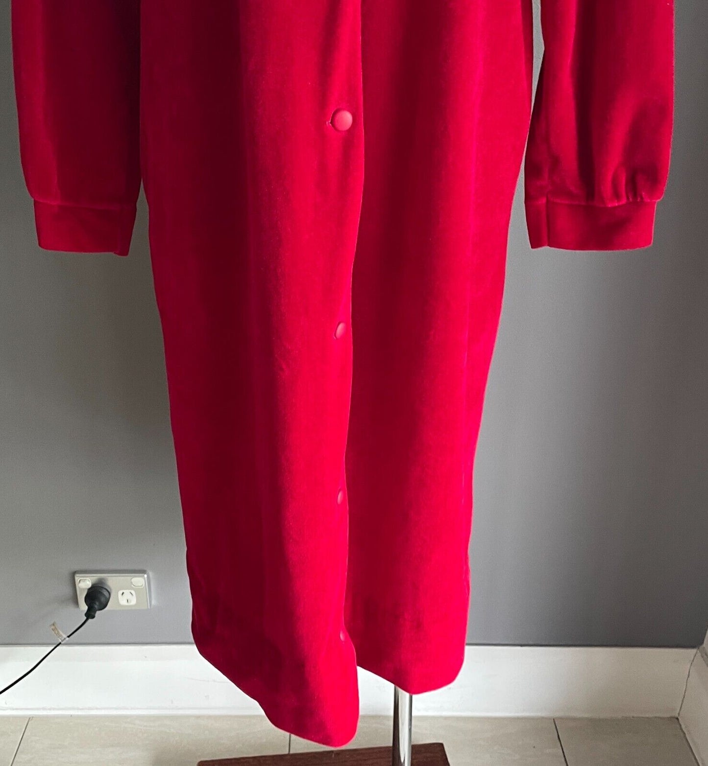 Vintage LE CHARME Dressing Gown Red Velour Long Sleeve Size 18 House Coat Robe