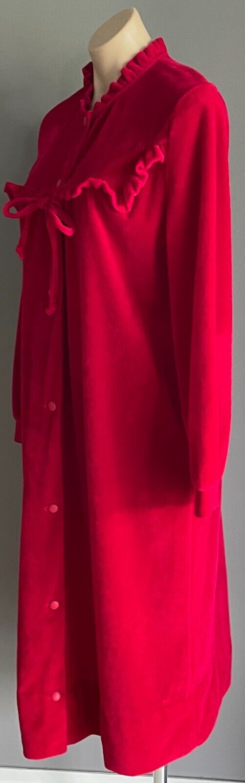 Vintage LE CHARME Dressing Gown Red Velour Long Sleeve Size 18 House Coat Robe