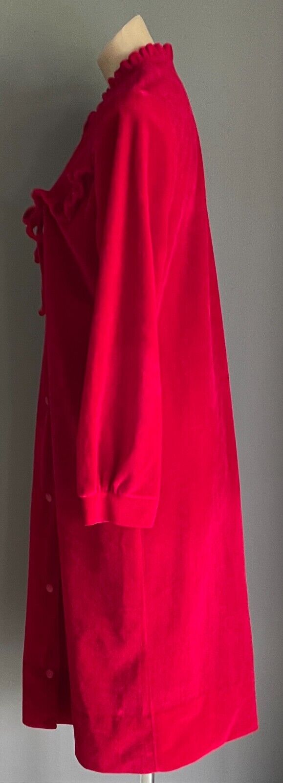 Vintage LE CHARME Dressing Gown Red Velour Long Sleeve Size 18 House Coat Robe