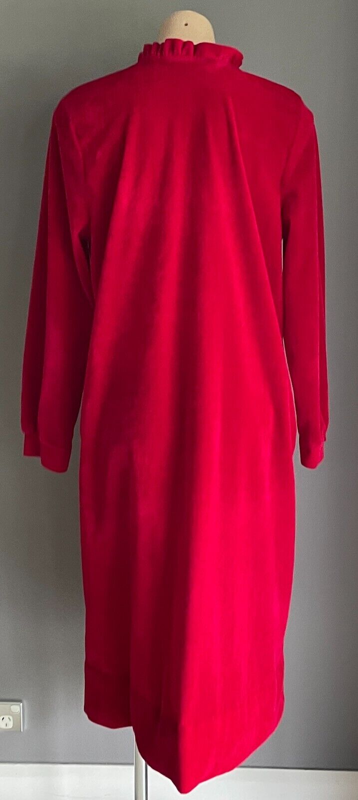 Vintage LE CHARME Dressing Gown Red Velour Long Sleeve Size 18 House Coat Robe