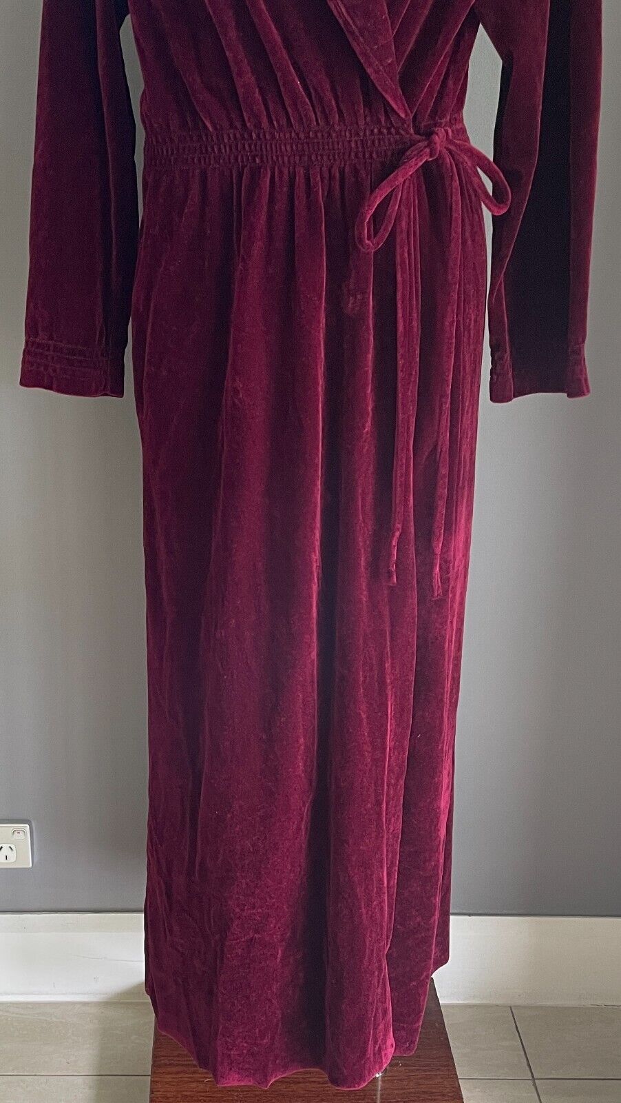 VALENTINA Dressing Gown Bath Robe Burgundy Velour Long Sleeve Size 16 Vintage