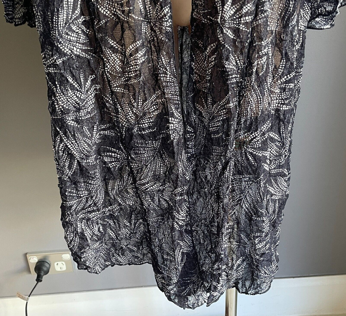 VIRTUELLE Duster Coat Blue & White Print Wrinkle Look Net 3/4 Sleeve Size XXS 12