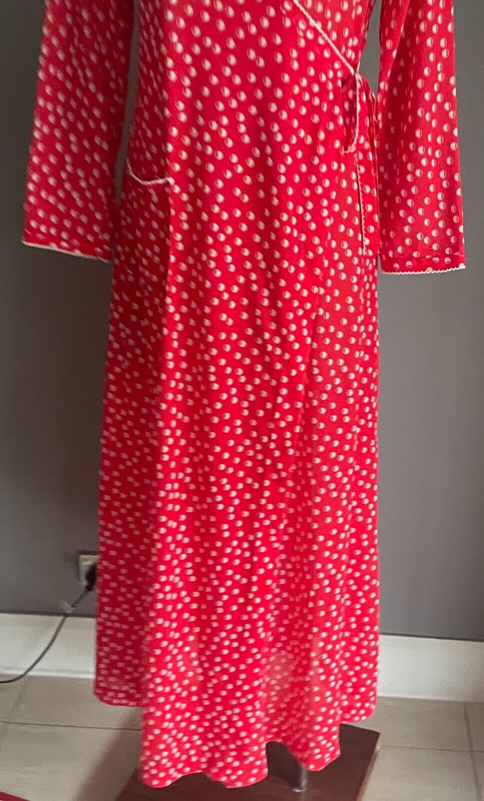 1960's 1970's House Coat Bath Robe Red White Print Size 14 Wrap Long Sleeve