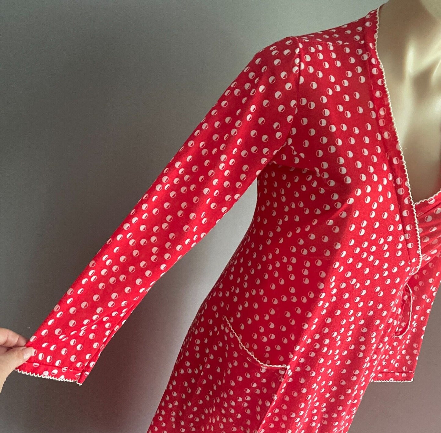1960's 1970's House Coat Bath Robe Red White Print Size 14 Wrap Long Sleeve