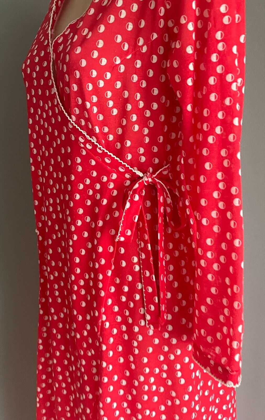 1960's 1970's House Coat Bath Robe Red White Print Size 14 Wrap Long Sleeve