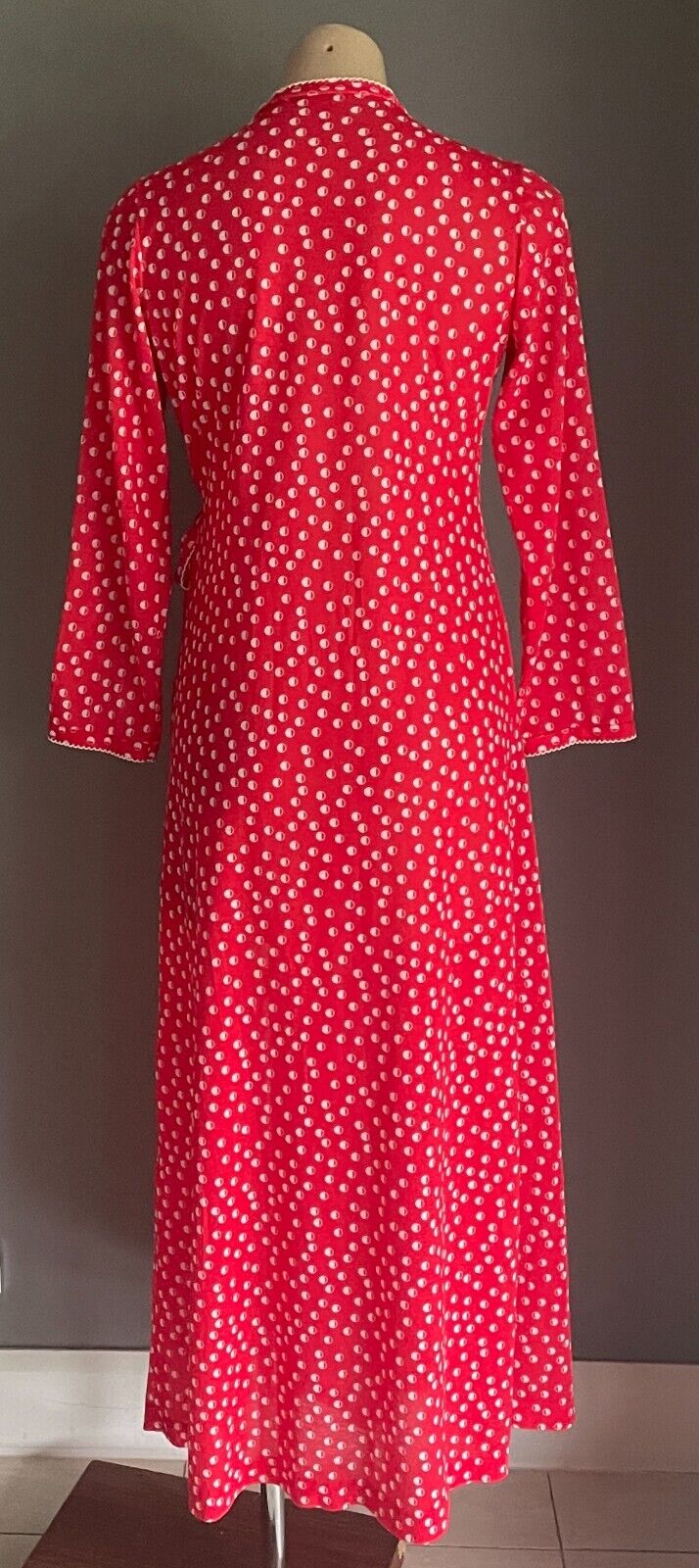 1960's 1970's House Coat Bath Robe Red White Print Size 14 Wrap Long Sleeve