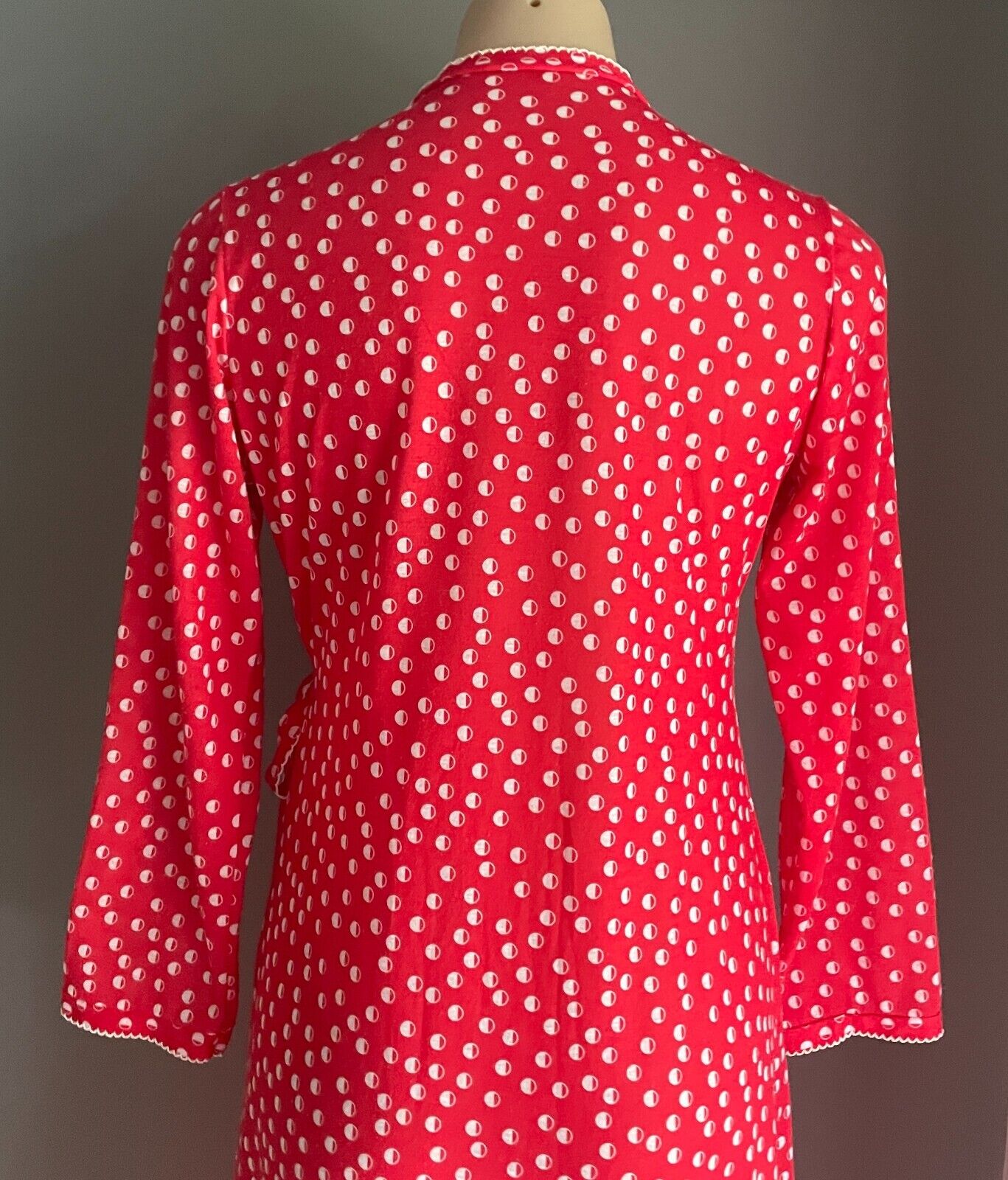 1960's 1970's House Coat Bath Robe Red White Print Size 14 Wrap Long Sleeve
