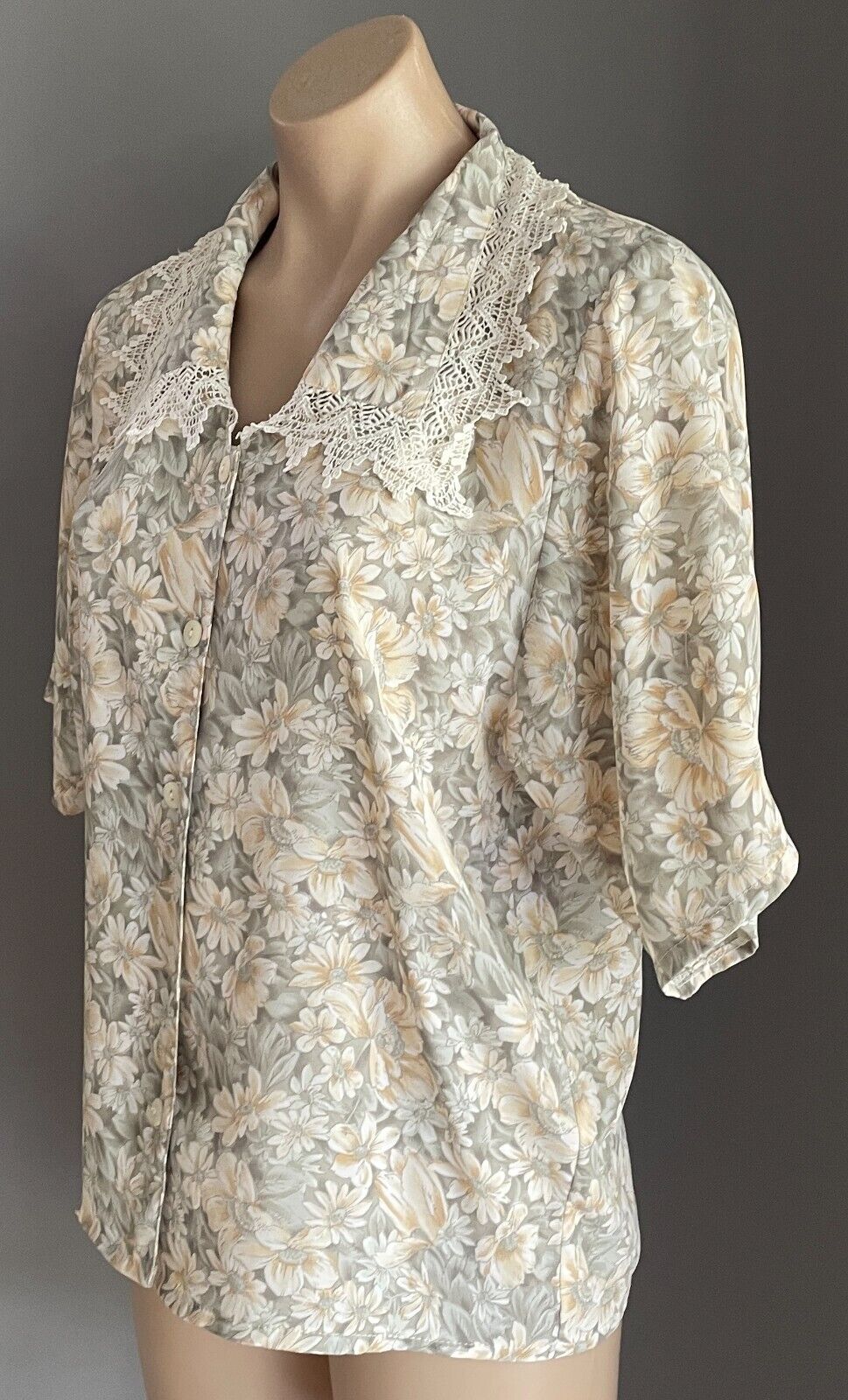 1990s PLATINUM by LOULLA THEODOSI Top Floral Blouse Oversize Collar Lace Size 12