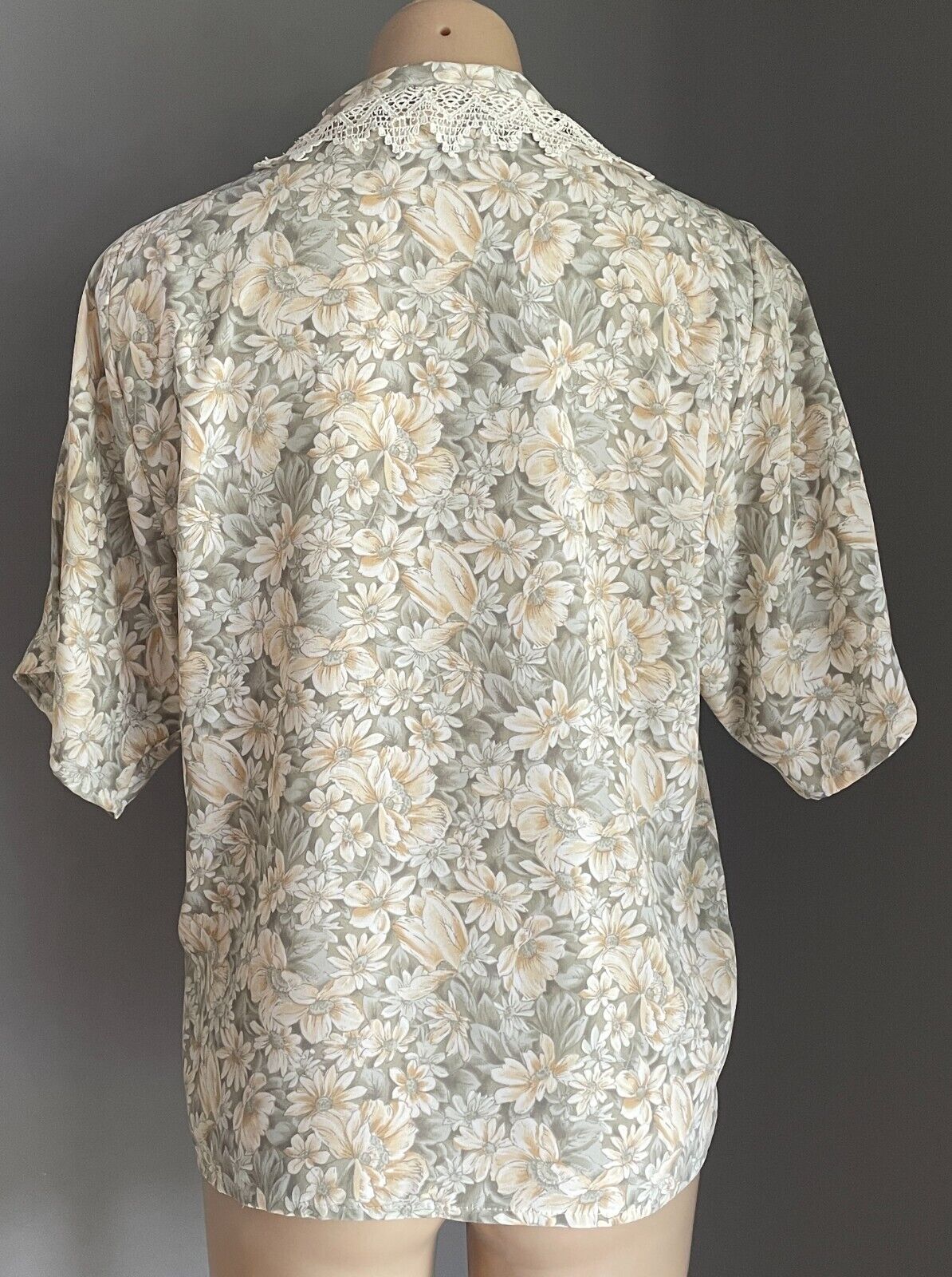 1990s PLATINUM by LOULLA THEODOSI Top Floral Blouse Oversize Collar Lace Size 12