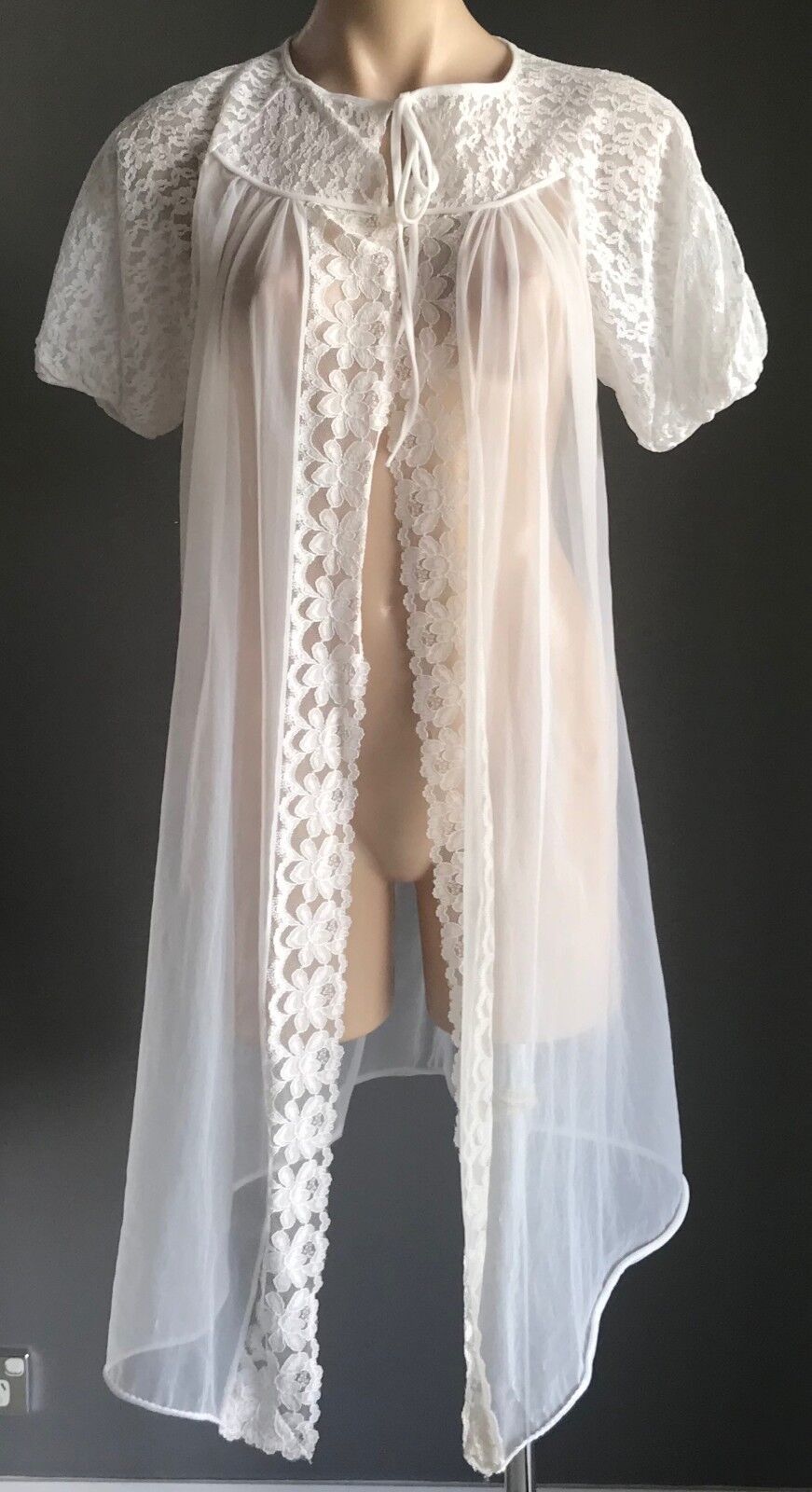 Vintage Bri Nylon Dressing Gown White Net Lace Trim Short Sleeve Sz 16 Goddess