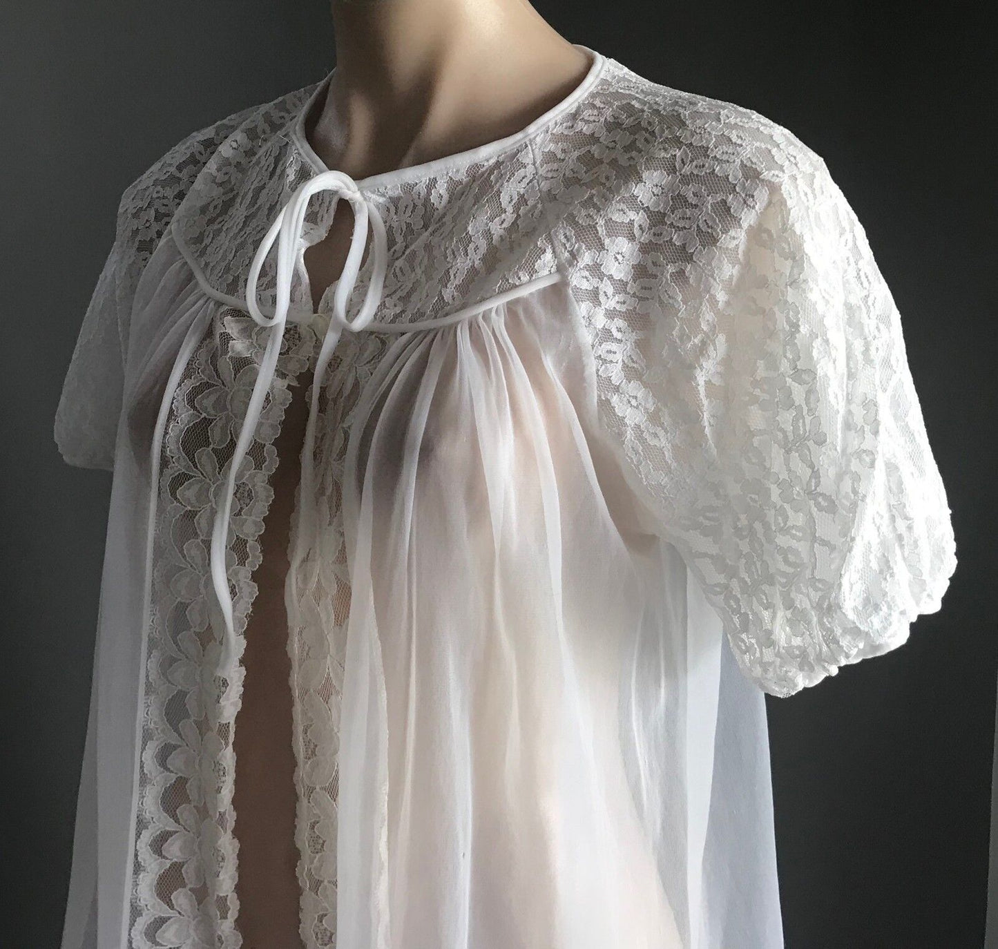 Vintage Bri Nylon Dressing Gown White Net Lace Trim Short Sleeve Sz 16 Goddess