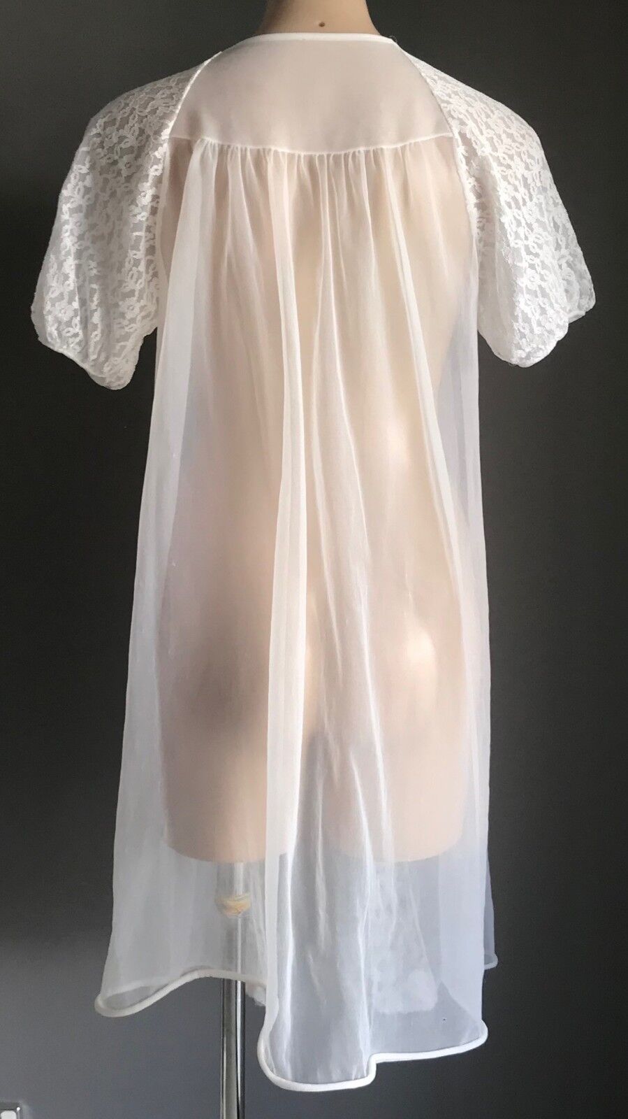 Vintage Bri Nylon Dressing Gown White Net Lace Trim Short Sleeve Sz 16 Goddess