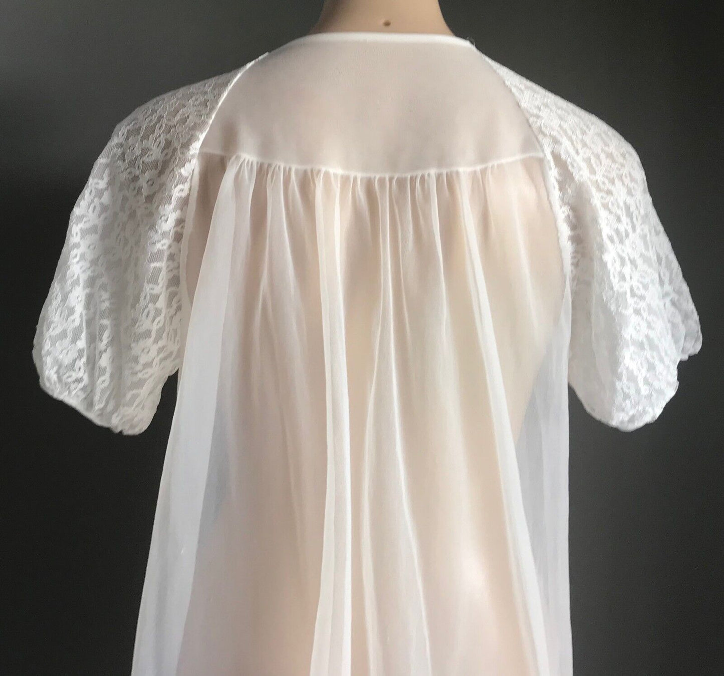 Vintage Bri Nylon Dressing Gown White Net Lace Trim Short Sleeve Sz 16 Goddess