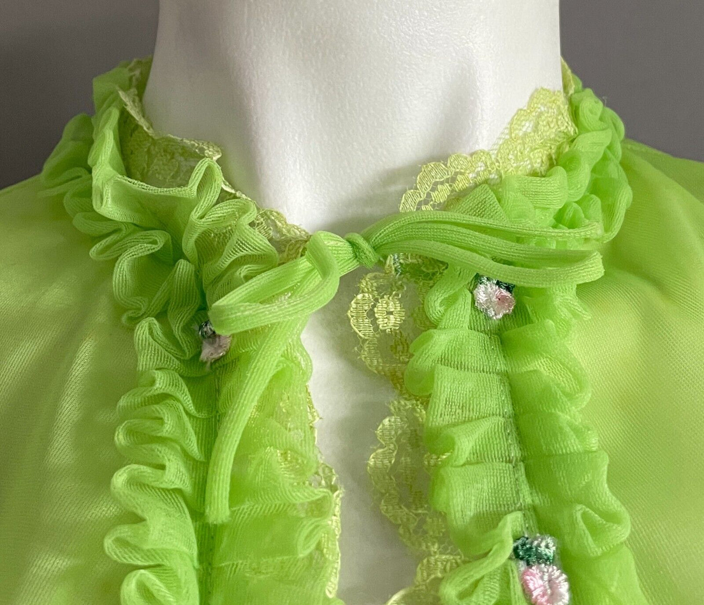 Vintage Bri Nylon Bed Jacket Cape Green Ruffle Lace Floral Trim Neck Tie Sz 10