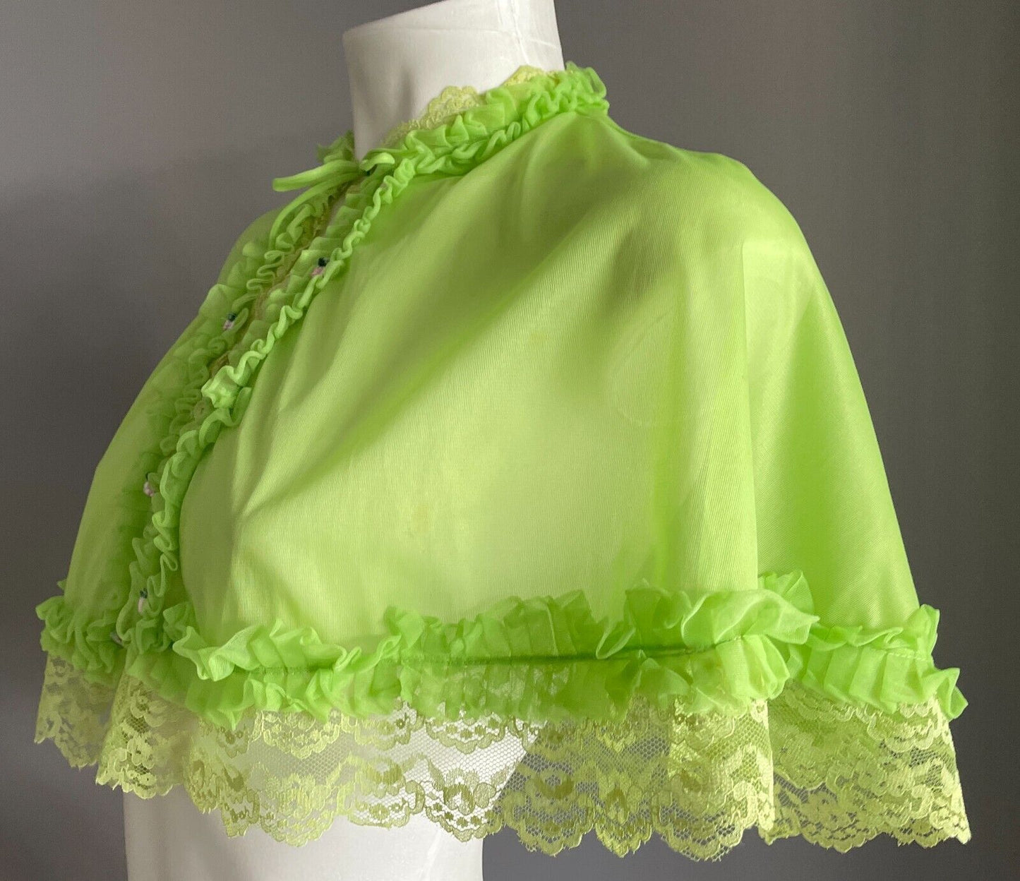 Vintage Bri Nylon Bed Jacket Cape Green Ruffle Lace Floral Trim Neck Tie Sz 10