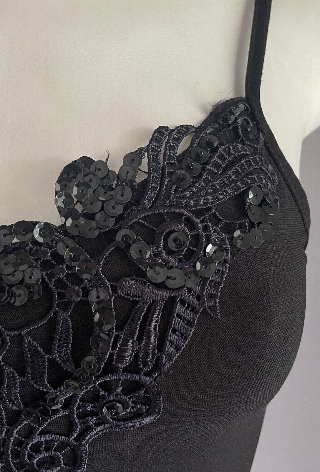 LUSHOUS Top Size 8 Black Stretch Cami Embellished Floral Lace Neck Beads Sequins