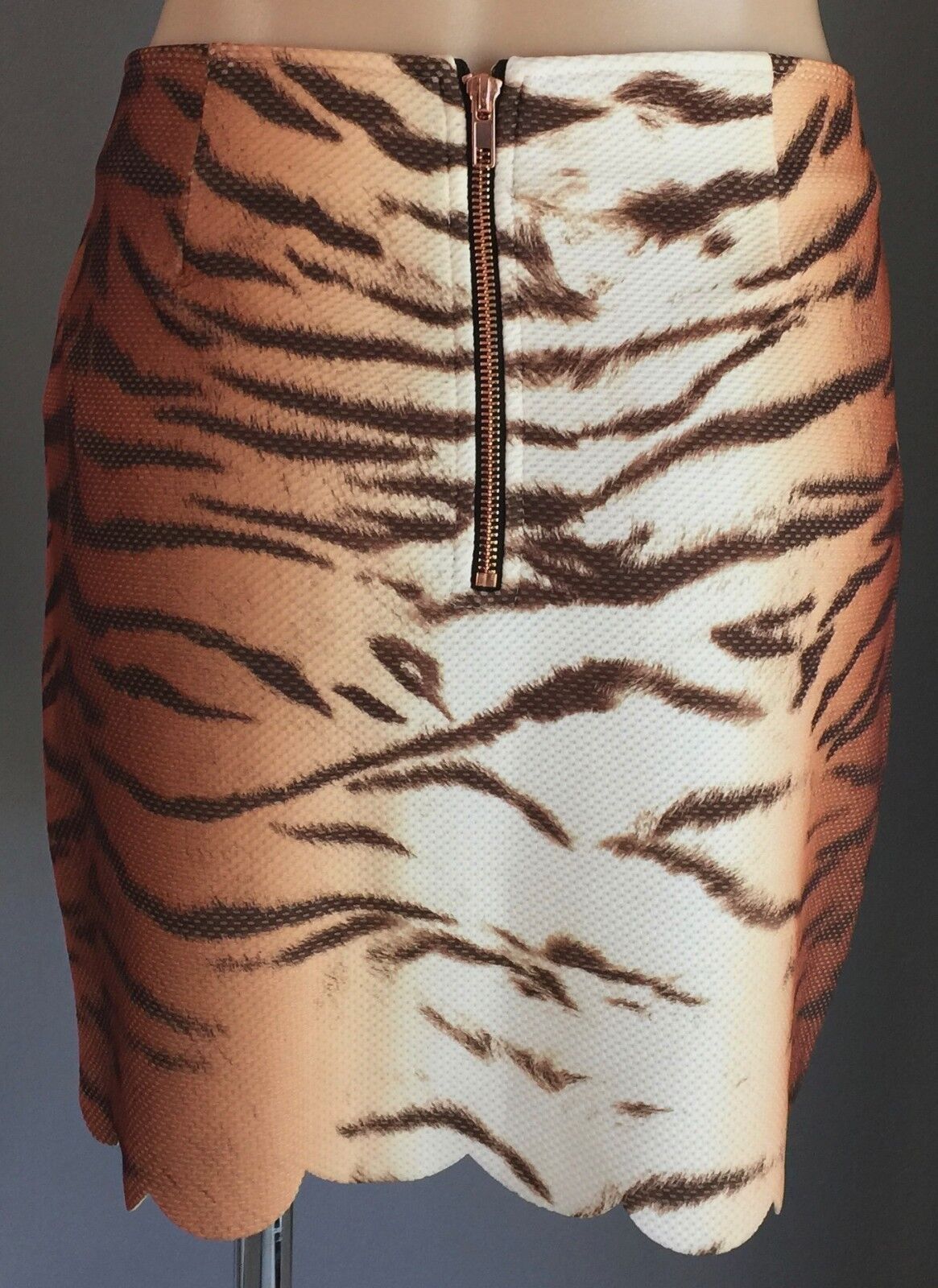 PAINT IT RED Mini Skirt Stretch Scalloped Hem  Tiger Print  Size L 10 12 NEW
