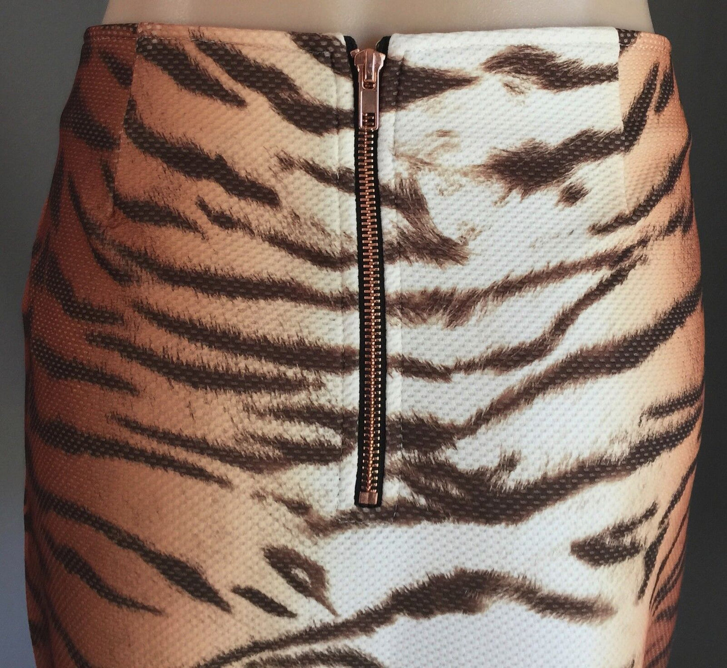 PAINT IT RED Mini Skirt Stretch Scalloped Hem  Tiger Print  Size L 10 12 NEW