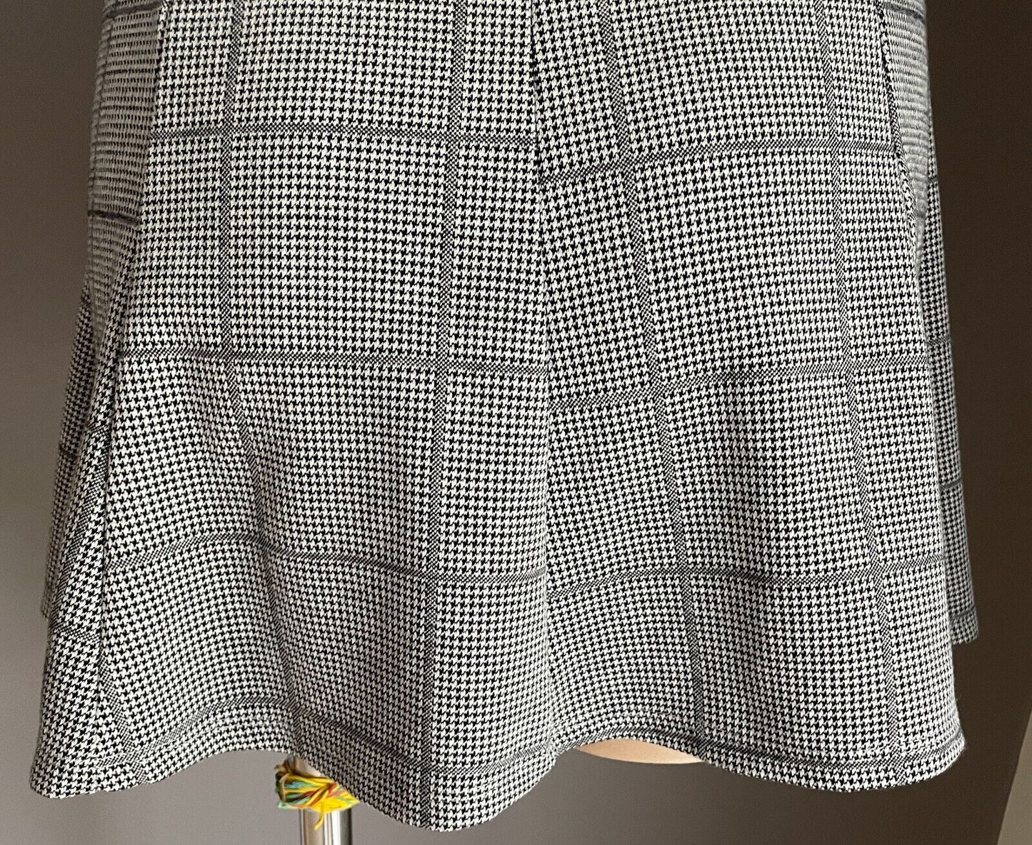 BERSHKA GIRL Skirt Black White Houndstooth A-Line Mini Elastic Waist Size M 10
