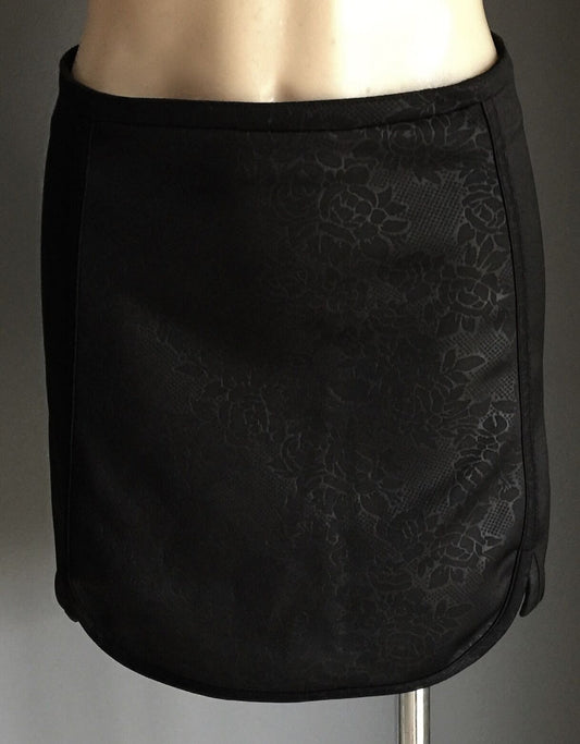NOW Mini Skirt Black Embossed Floral Print Stretch Size 10 Fab Design NEW