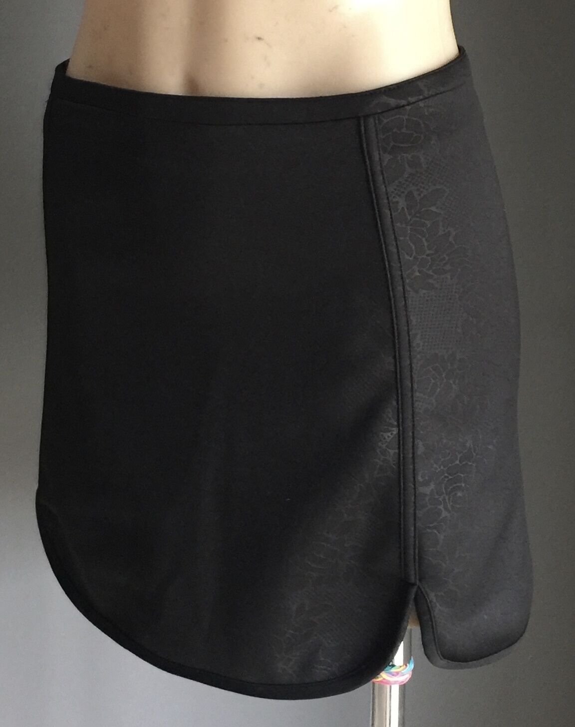 NOW Mini Skirt Black Embossed Floral Print Stretch Size 10 Fab Design NEW