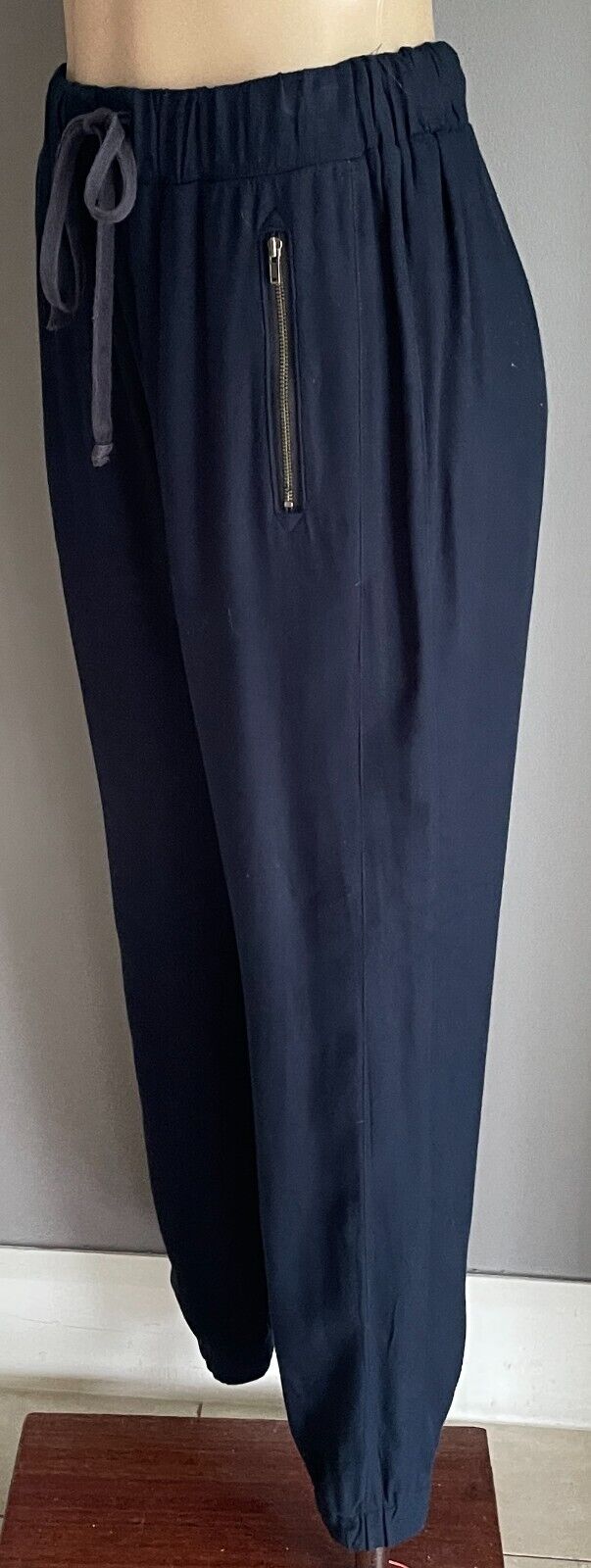 SUNDANCE Navy Elastic Waist & Leg Cuffs Jogger Pants Zip Pockets Size 8 10