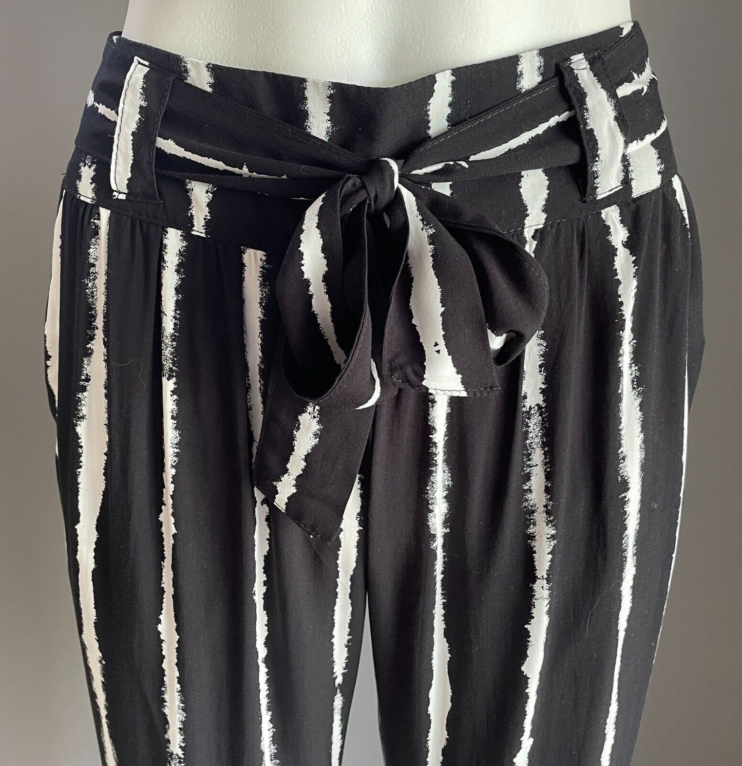 COTTON ON Black White Print Tapered Leg Pants Elastic Waist Belt Tie Size XS 8