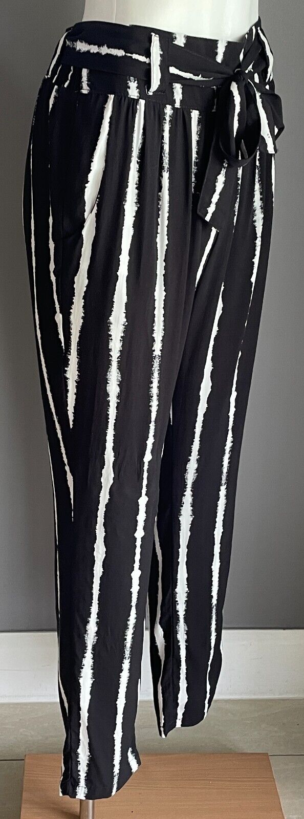 COTTON ON Black White Print Tapered Leg Pants Elastic Waist Belt Tie Size XS 8
