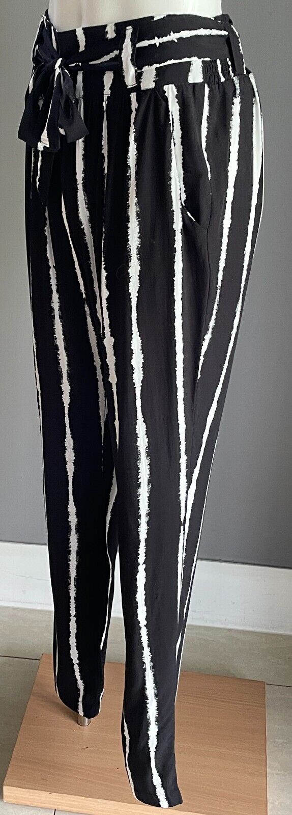 COTTON ON Black White Print Tapered Leg Pants Elastic Waist Belt Tie Size XS 8