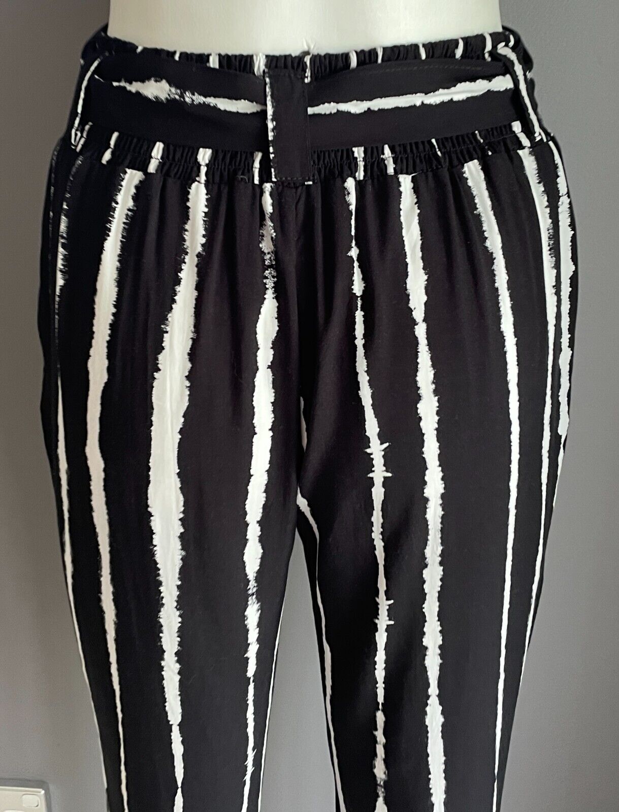 COTTON ON Black White Print Tapered Leg Pants Elastic Waist Belt Tie Size XS 8