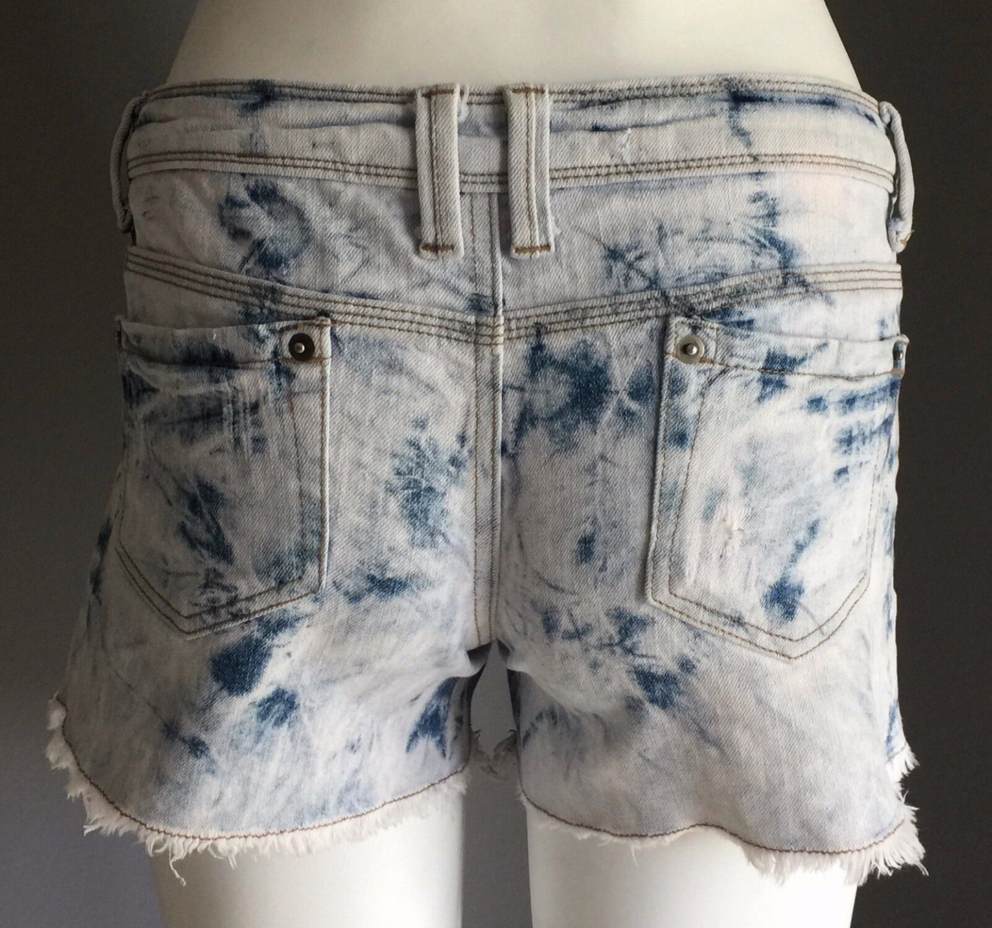 FREE FUSION Frayed Shorts Faded Blue Marble Acid Wash Denim Size 6 8 Jeans