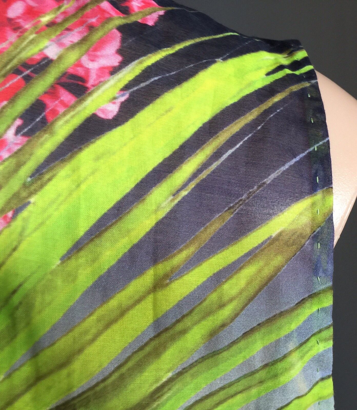 ELIE TAHARI Selena Top Bright Colour Floral Tropical Sleeveless Size XL 16 18