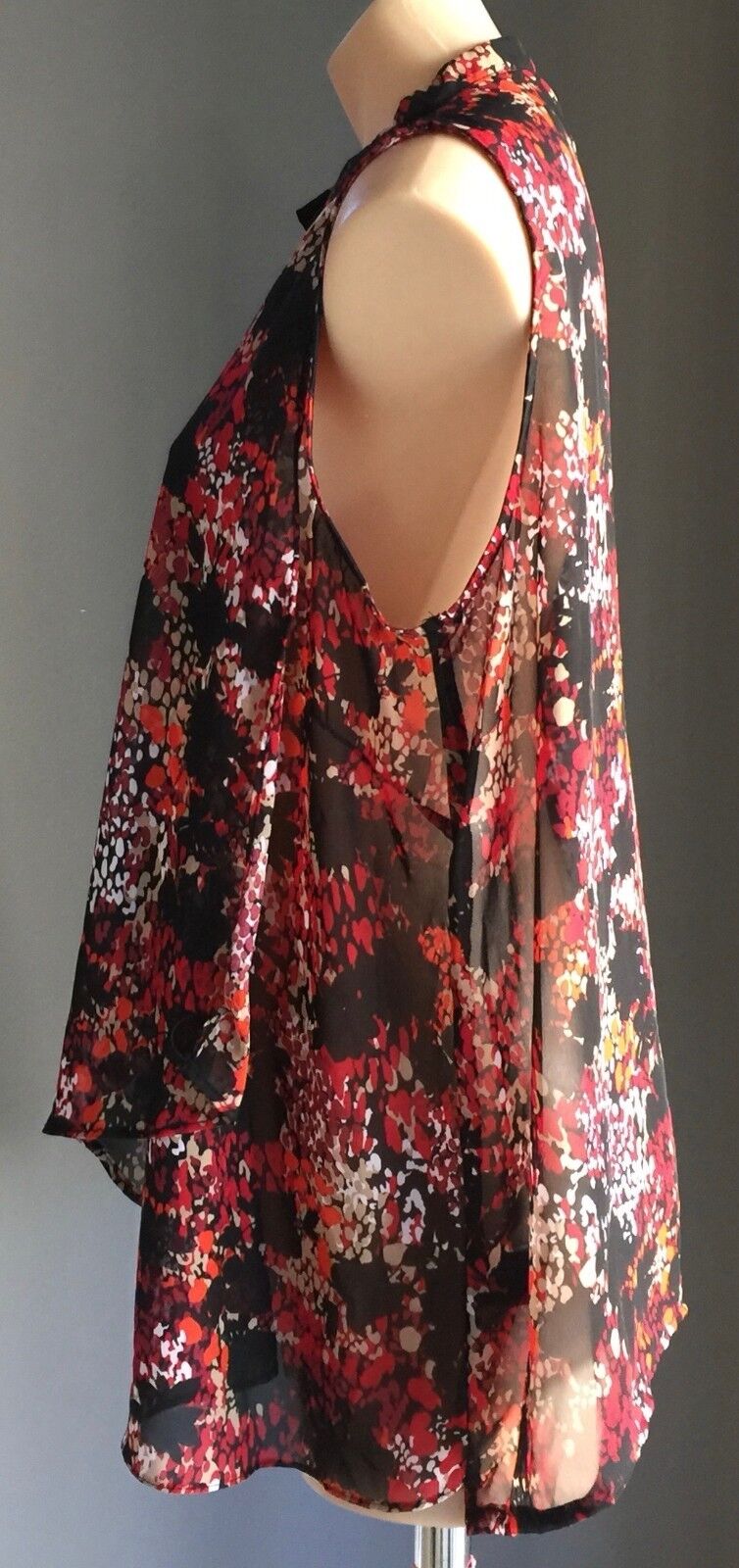 LILLY & LOU Multi Colour Print Sleeveless Overlay Blouse Ladies Plus Size 18 NEW