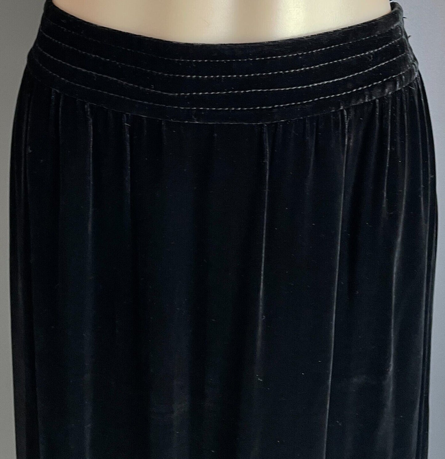 MAX MARA Skirt Black Velour Velvet Tier Hem Midi Length Size 42 AU 14