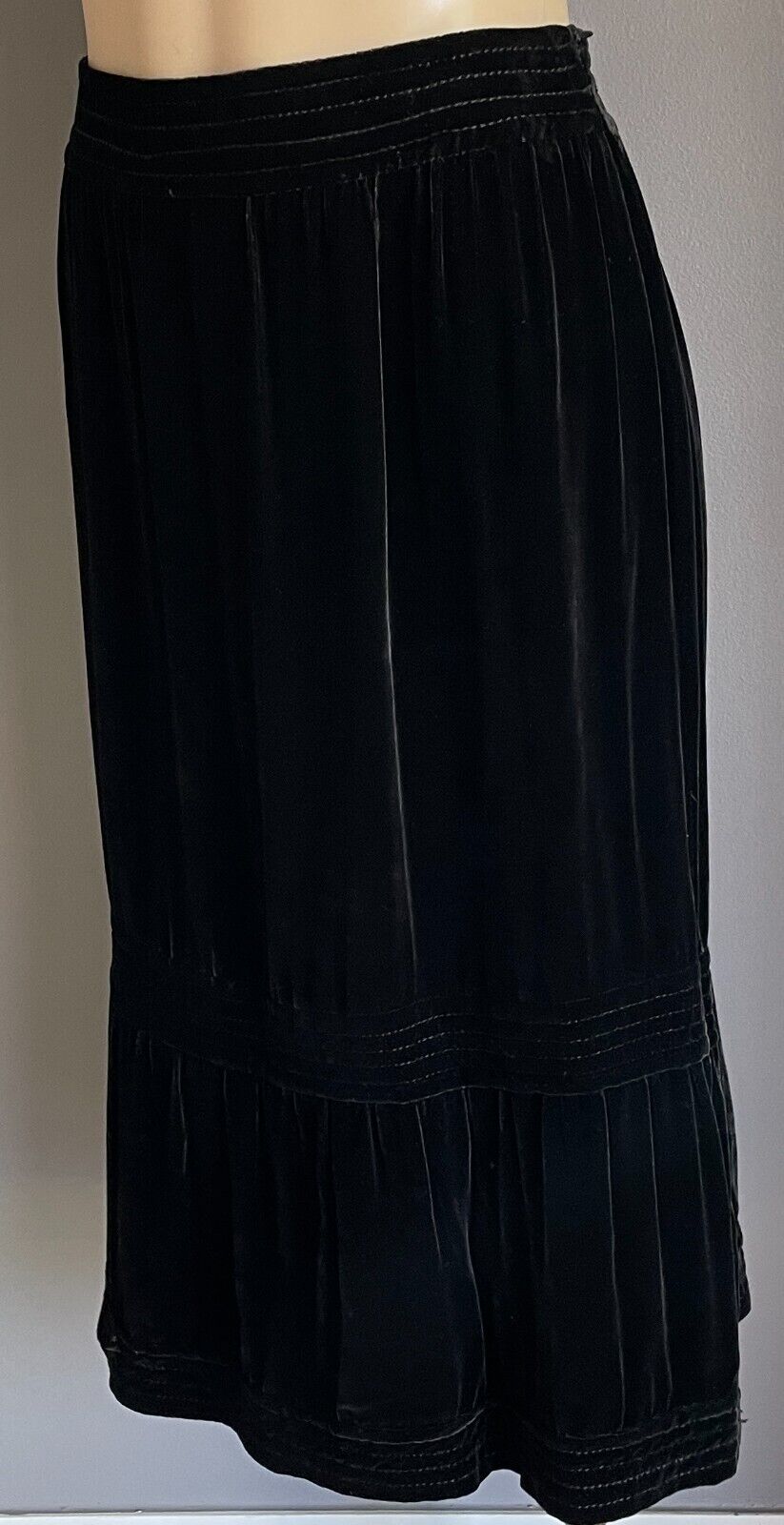 MAX MARA Skirt Black Velour Velvet Tier Hem Midi Length Size 42 AU 14