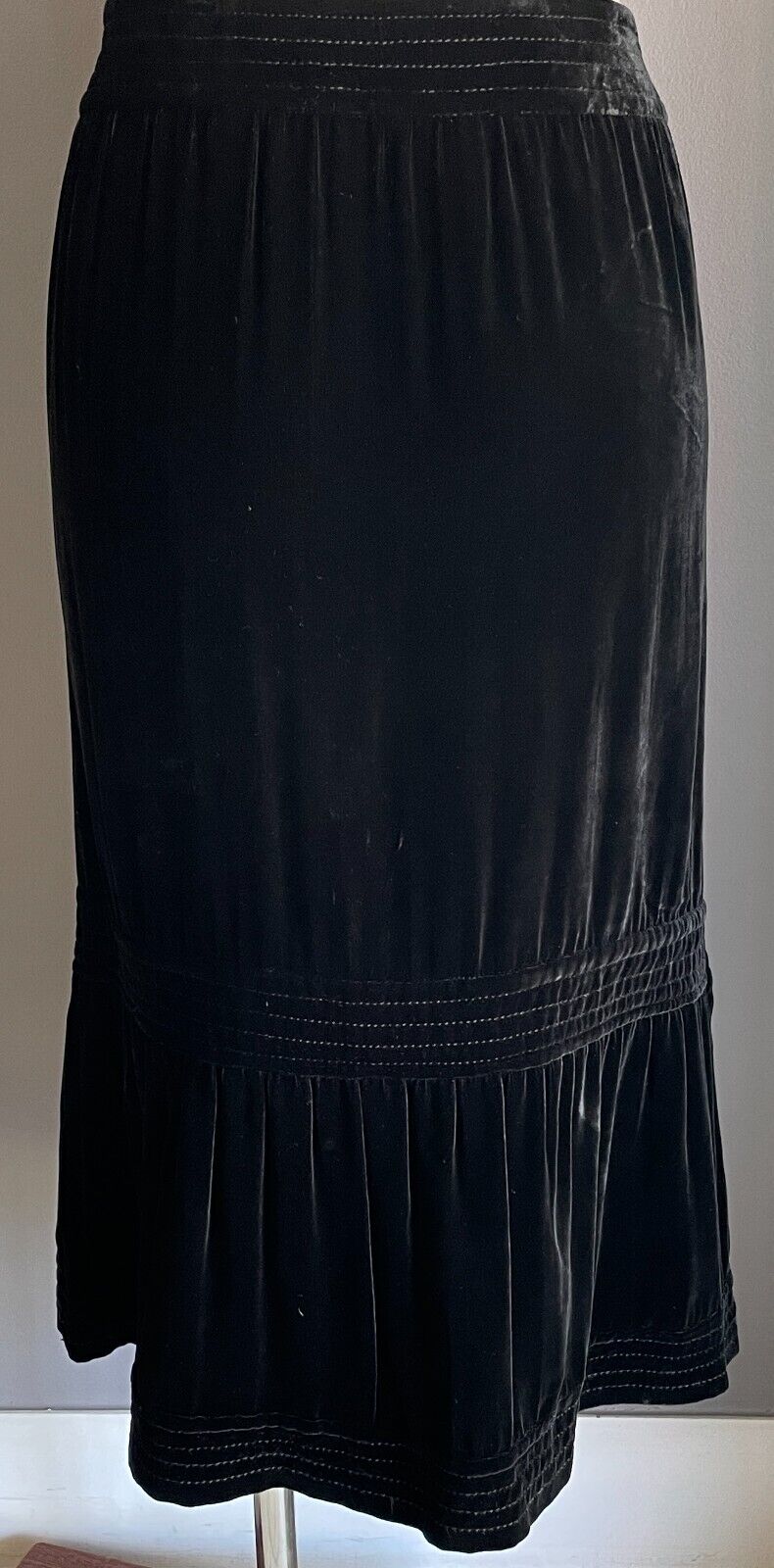 MAX MARA Skirt Black Velour Velvet Tier Hem Midi Length Size 42 AU 14
