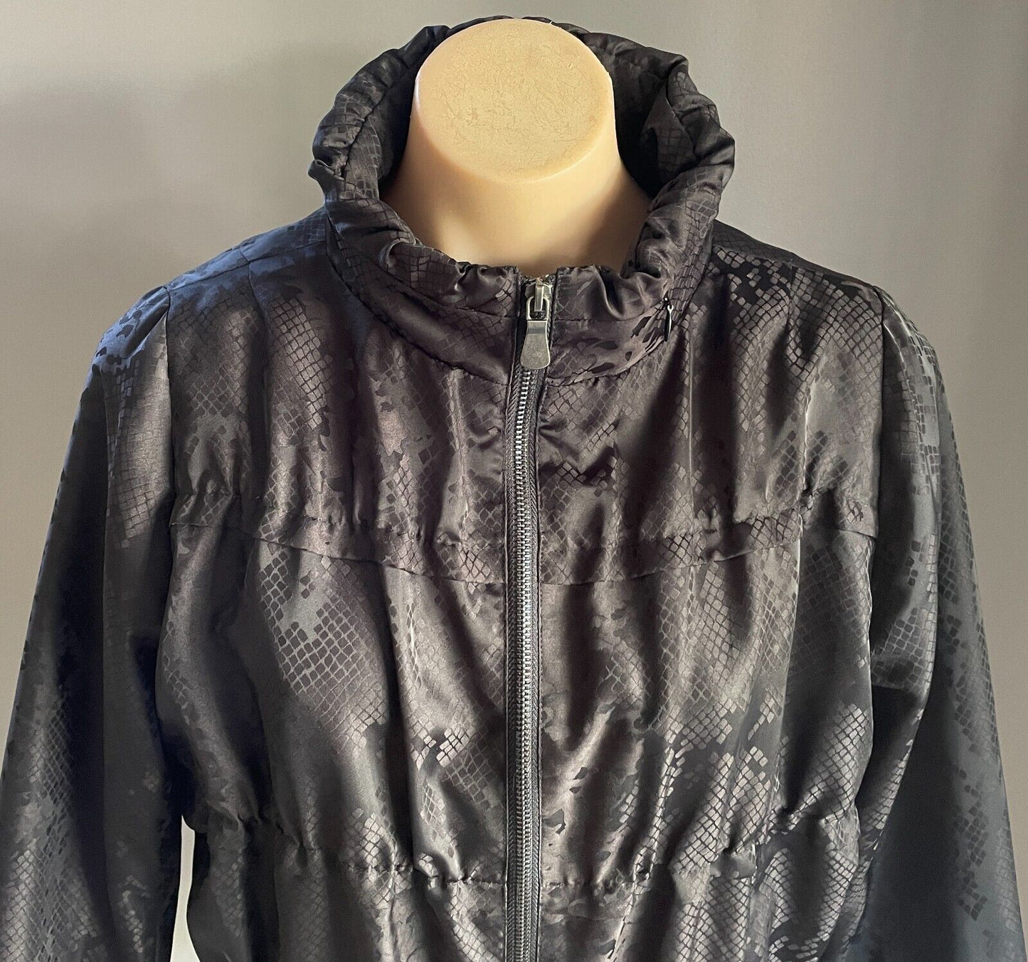 MAGGIE T Jacket Black Snake Print Long Sleeve Size 10 Zip Front Hoodie Casual
