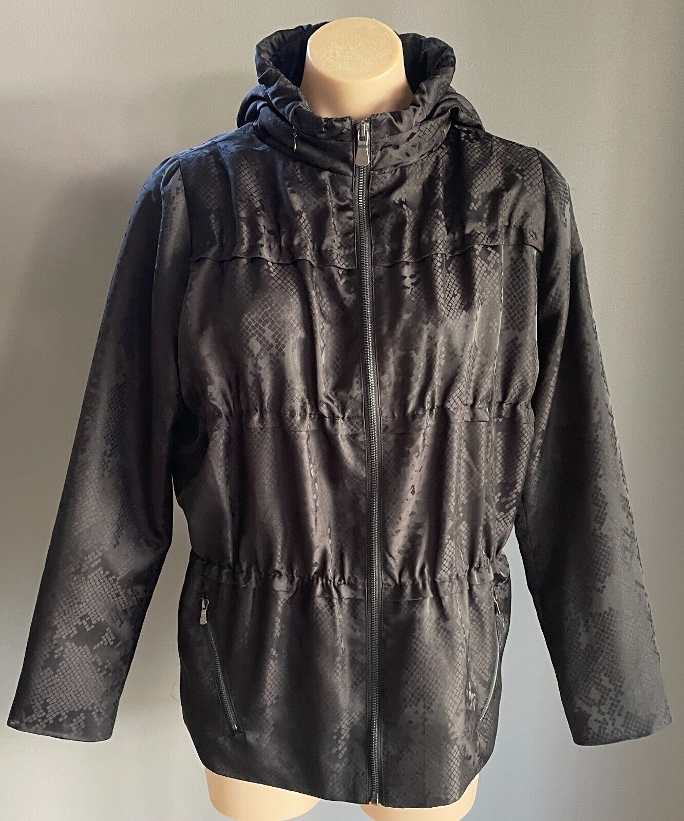 MAGGIE T Jacket Black Snake Print Long Sleeve Size 10 Zip Front Hoodie Casual
