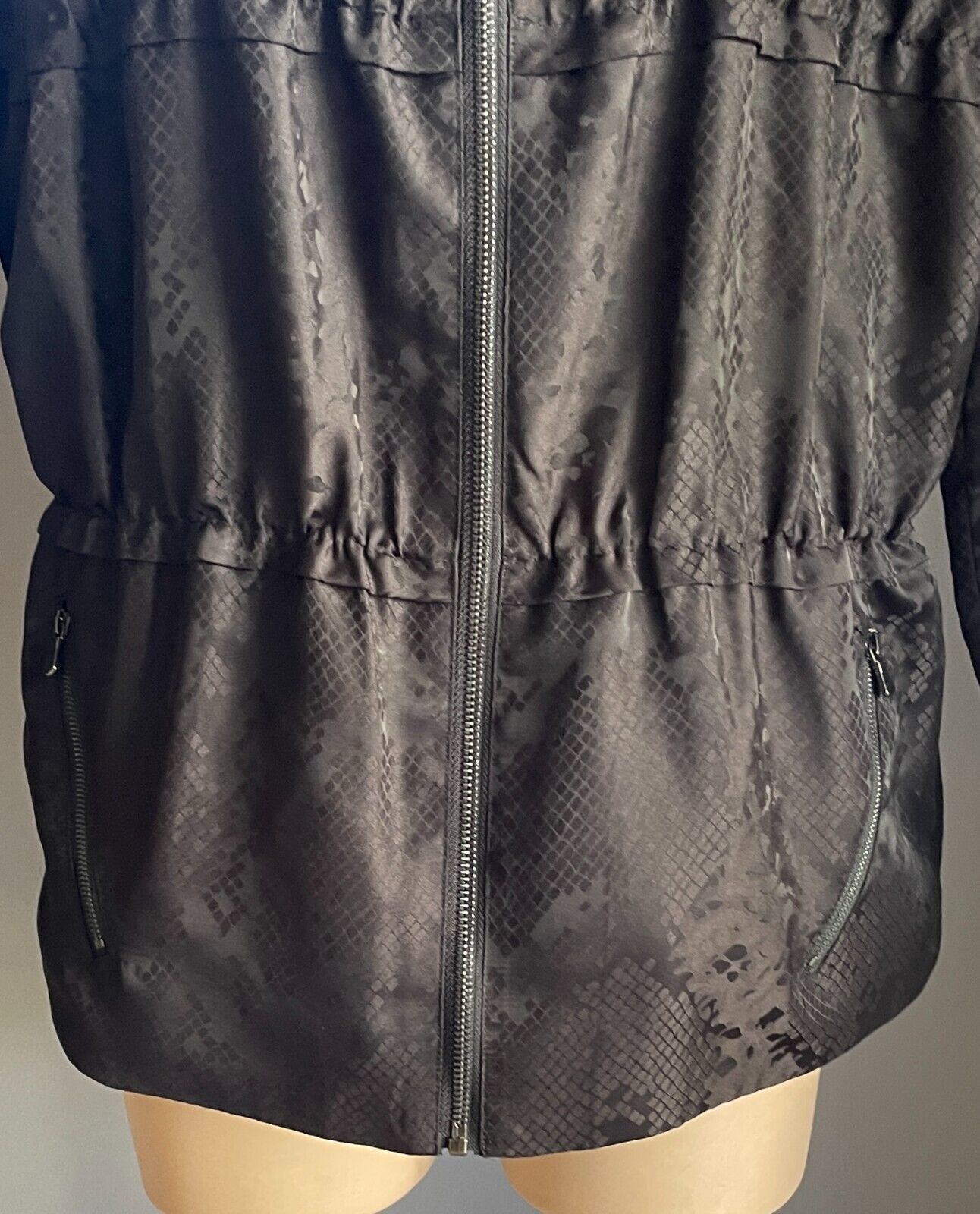 MAGGIE T Jacket Black Snake Print Long Sleeve Size 10 Zip Front Hoodie Casual