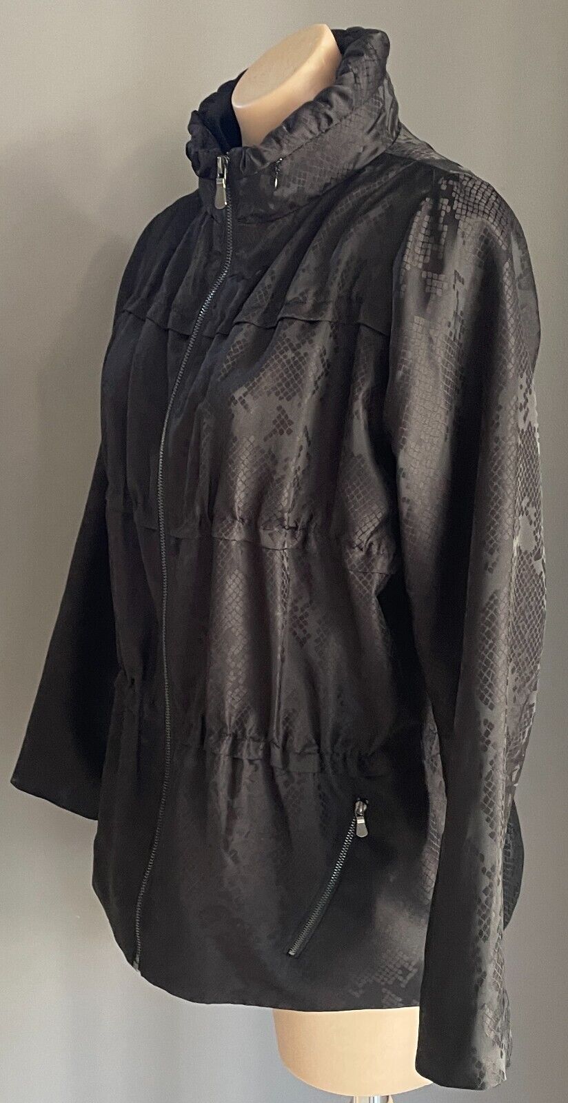 MAGGIE T Jacket Black Snake Print Long Sleeve Size 10 Zip Front Hoodie Casual